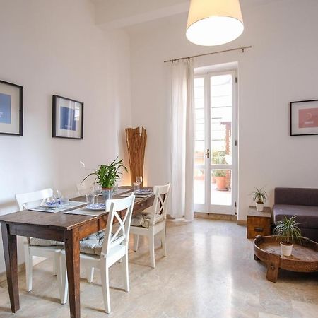 Spacious Apartment With Big Terrace At Colosseum โรม ภายนอก รูปภาพ