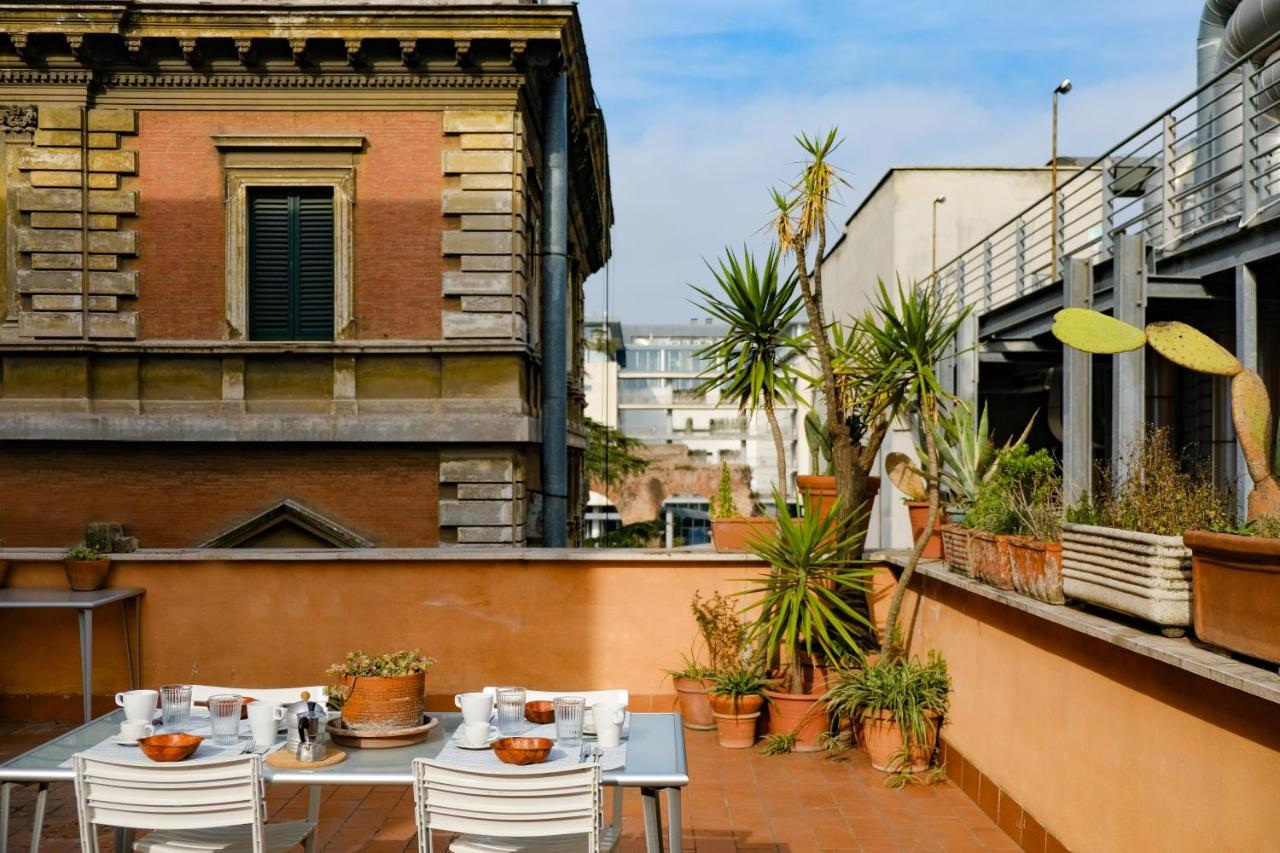 Spacious Apartment With Big Terrace At Colosseum โรม ภายนอก รูปภาพ