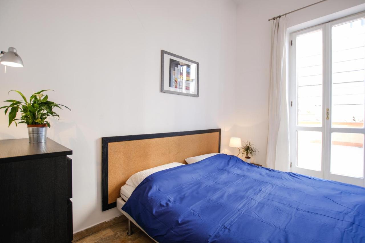 Spacious Apartment With Big Terrace At Colosseum โรม ภายนอก รูปภาพ