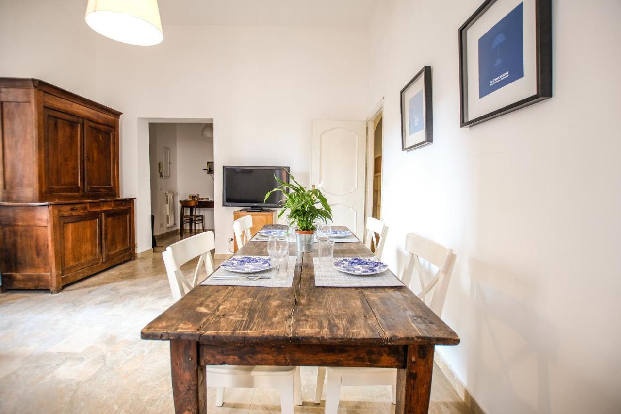 Spacious Apartment With Big Terrace At Colosseum โรม ภายนอก รูปภาพ