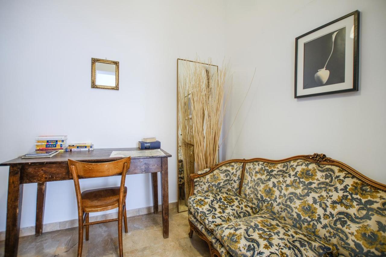 Spacious Apartment With Big Terrace At Colosseum โรม ภายนอก รูปภาพ