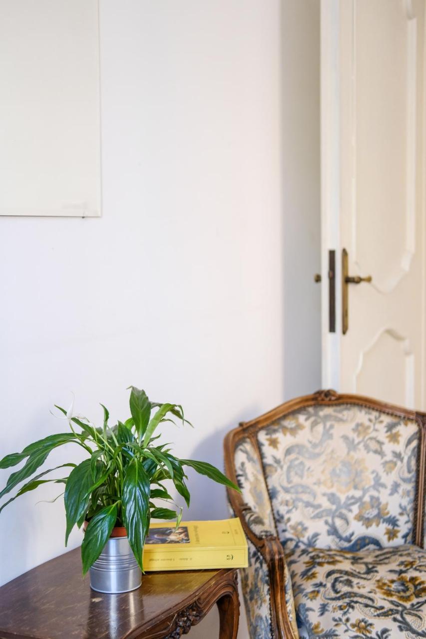 Spacious Apartment With Big Terrace At Colosseum โรม ภายนอก รูปภาพ