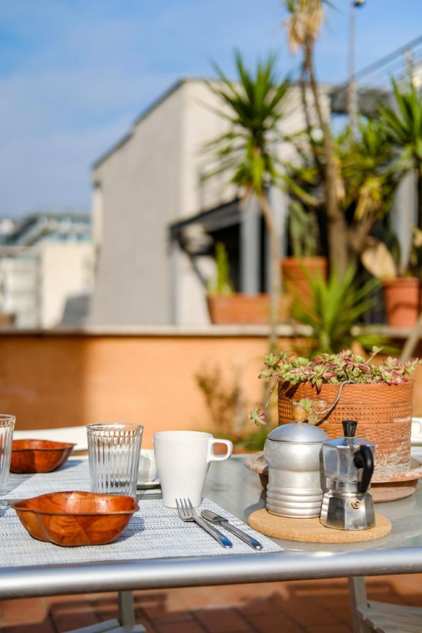 Spacious Apartment With Big Terrace At Colosseum โรม ภายนอก รูปภาพ